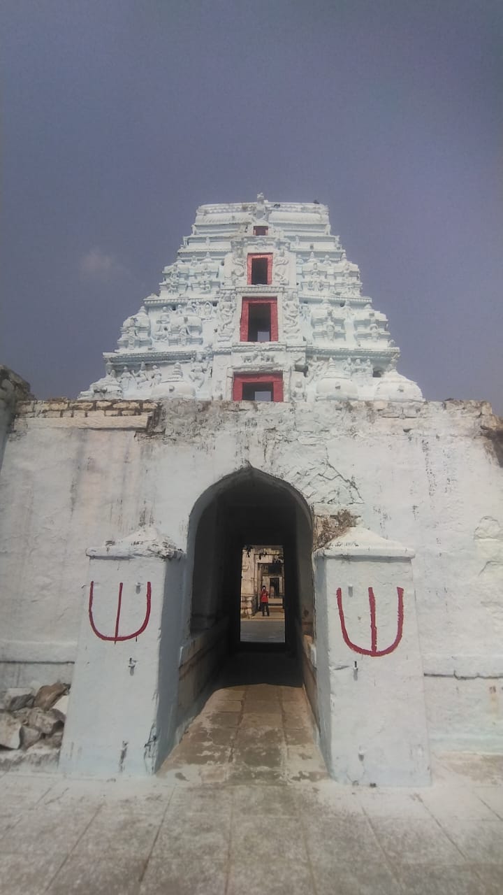 The main entrance gopuram of Sri Adi Narayana Swamy Temple, Kodakanchi